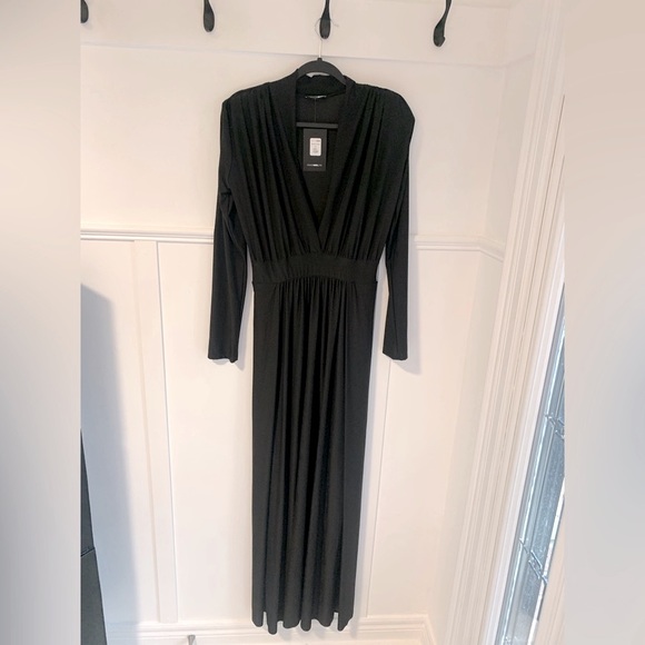 NWT the viral FashionNova Dress that looks good on everyone! - Picture 3 of 6